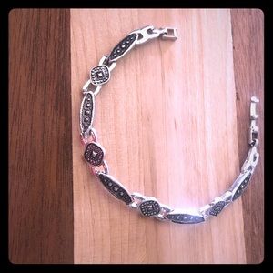 Very pretty clasp bracelet